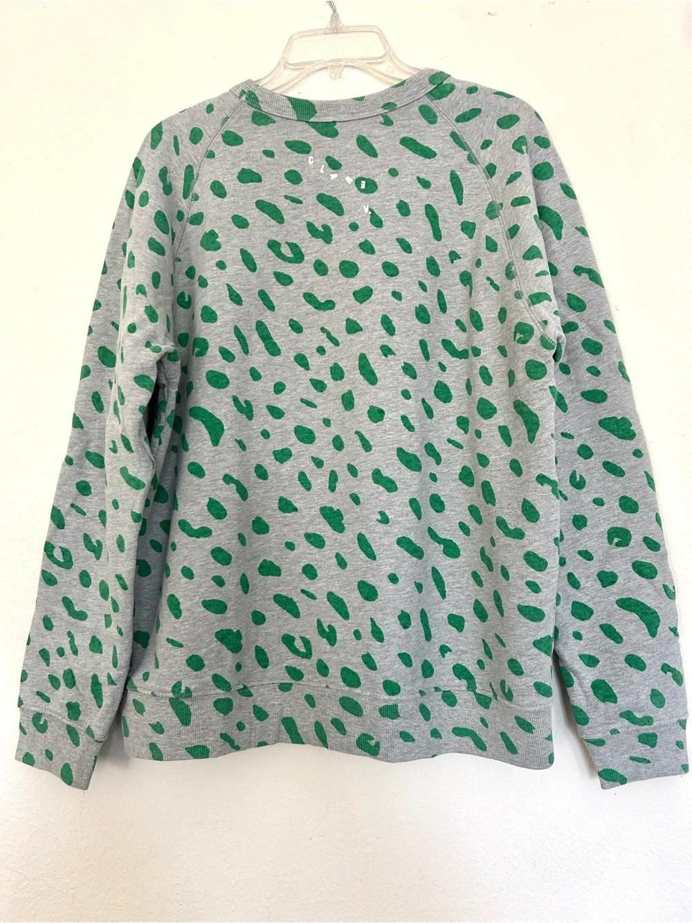 CLARE V.  Gray Sweatshirt with Green Leopard Spots and Red Lip Motif - Picture 5 of 7